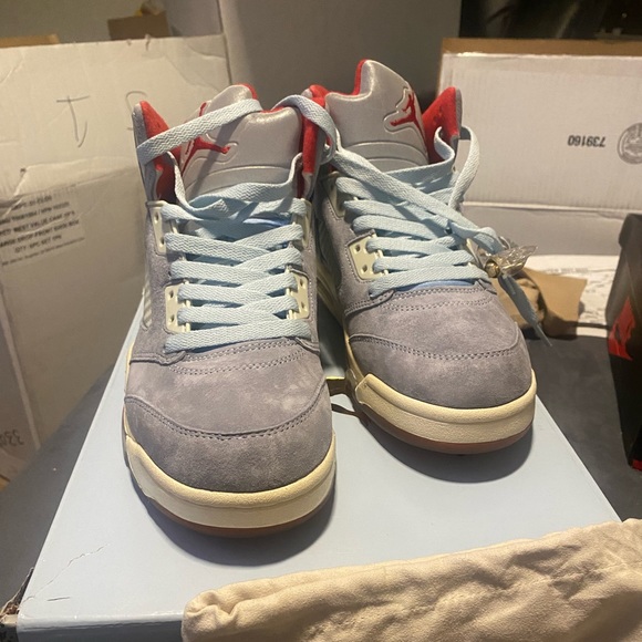 Jordan 5 - Picture 2 of 3